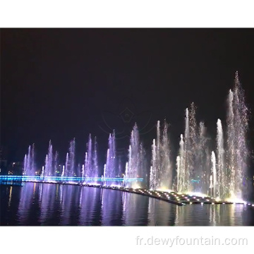 Fountaine de la lumière et du son dansant dans l&#39;eau